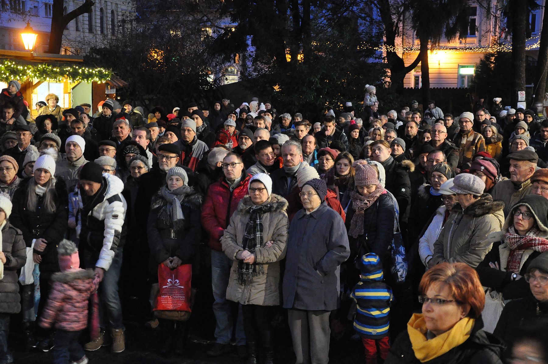 A negyedik gyertya meggyújtása az Adventi Udvaron
